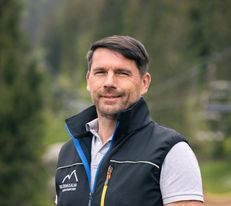 Porträtfoto von Johann Dissauer, Standortleiter der Erlebnisalm Mönichkirchen.
