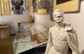 Statue eines Mannes in Uniform im Heimatmuseum Persenbeug-Gottsdorf.