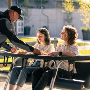 Fr&uuml;hst&uuml;ck in hoher Luft zu zweit genie&szlig;en