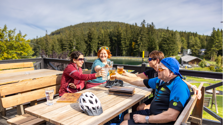 Urig-gem&uuml;tliche H&uuml;tte, &copy; Schischaukel M&ouml;nichkirchen-Mariensee, Fotograf Martin F&uuml;l&ouml;p